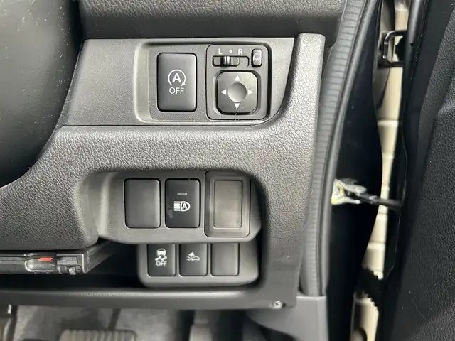 日産 デイズ ハイウェイスターX 東京都 2017(平29)年 1.2万km ブラック 純正SDナビ（MM31D-W）/・Bluetoothオーディオ/USBオーディオ/・フルセグTV/DVD/iPod/SDオーディオ/アラウンドビューモニター/オートライト/オートハイビーム/純正14インチアルミホイール/ETC/取扱説明書/保証書/スペアキー1本