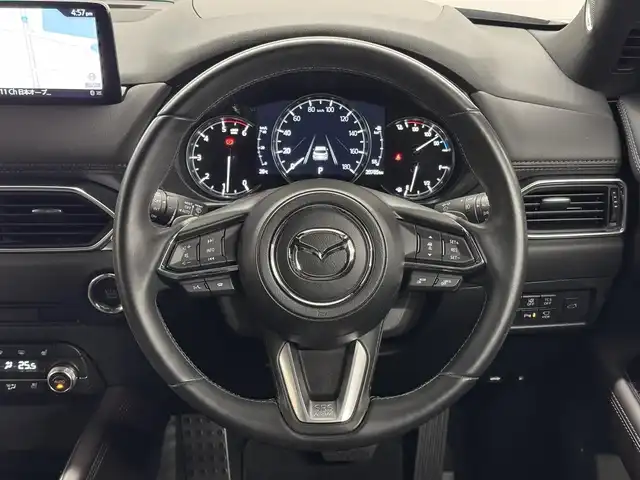 マツダ ＣＸ－５ XD エクスクルーシブモード 三重県 2021(令3)年 2.1万km ジェットブラックマイカ ディーゼルターボ/FF/MTモード付フロア6AT/純正 10.25インチナビ/（FM/AM/Bluetooth/USB/AppleCarPlay/AndroidAuto/TV）/360°ビュー・モニター/BOSEサウンドシステム/ドライブレコーダー 前後/ETC/i-ACTIVSENSE/●車間認知支援システム/●スマートブレーキサポート/●スマートシティブレーキサポート/●車線逸脱警報/●レーンキープアシストシステム/●レーダークルーズコントロール/●BSMシステム（RCTA機能付）/●交通標識認識システム/●ドライバーアテンションアラート/●パーキングセンサーシステム/装備/・ナッパレザーシート（ディープレッド）/・パワーシート（D10way/N6way）/・シートヒーター（D/N/2nd左右）/・ステアリングヒーター/・シートベンチレーション（D/N）/・パワーテールゲート/・アクティブドライビングディスプレイ（HUD）/・左右独立オートエアコン/・オートライト/・LEDヘッドランプ/・レインセンサーワイパー/・電子パーキングブレーキ＆オートホールド/・ステアリングスイッチ/・プッシュスタート/・純正19inAW/・スマートキーx1/・保/取/ナビ取/など