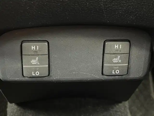 トヨタ シエンタ ハイブリッド G クエロ 大阪府 2018(平30)年 4.9万km ブラックマイカ Toyota Safety Sense/・プリクラッシュセーフティシステム/・レーンディパーチャーアラート/・オートマチックハイビーム/純正ナビ/　CD/DVD/BT/フルセグTV/バックカメラ/両側パワースライドドア/LEDヘッドライト/フォグランプ/ハーフレザーシート/前席シートヒーター/純正16インチアルミホイール/スマートキー/プッシュスタート/ビルトインETC/電動格納ミラー/革巻きステアリング/純正フロアマット
