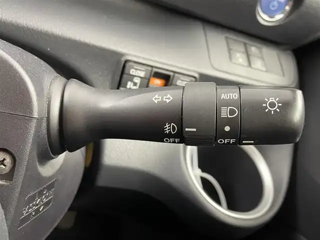 トヨタ シエンタ ハイブリッド G クエロ 大阪府 2018(平30)年 4.9万km ブラックマイカ Toyota Safety Sense/・プリクラッシュセーフティシステム/・レーンディパーチャーアラート/・オートマチックハイビーム/純正ナビ/　CD/DVD/BT/フルセグTV/バックカメラ/両側パワースライドドア/LEDヘッドライト/フォグランプ/ハーフレザーシート/前席シートヒーター/純正16インチアルミホイール/スマートキー/プッシュスタート/ビルトインETC/電動格納ミラー/革巻きステアリング/純正フロアマット