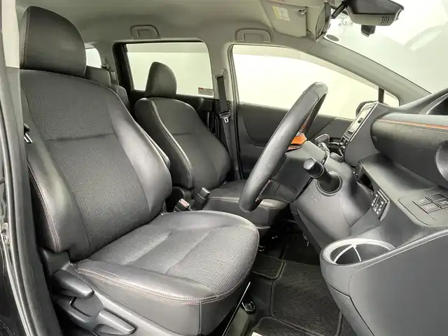 トヨタ シエンタ ハイブリッド G クエロ 大阪府 2018(平30)年 4.9万km ブラックマイカ Toyota Safety Sense/・プリクラッシュセーフティシステム/・レーンディパーチャーアラート/・オートマチックハイビーム/純正ナビ/　CD/DVD/BT/フルセグTV/バックカメラ/両側パワースライドドア/LEDヘッドライト/フォグランプ/ハーフレザーシート/前席シートヒーター/純正16インチアルミホイール/スマートキー/プッシュスタート/ビルトインETC/電動格納ミラー/革巻きステアリング/純正フロアマット