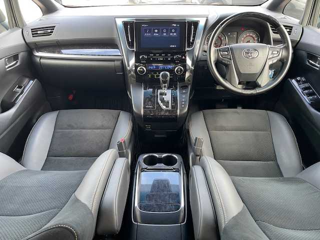 トヨタ アルファード S タイプゴールド 青森県 2020(令2)年 3.5万km ブラック 4WD/寒冷地仕様/純正9インチDオーディオ/CD・DVD・Bluetooth/純正12.1インチフリップダウンモニター/バックカメラ/両側パワースライドドア/パワーバックドア/合皮コンビシート/セーフティセンス/プリクラッシュセーフティ/レーダークルーズコントロール/レーントレーシングアシスト/アダプティブハイビーム/前後コーナーセンサー/ビルトインETC/AC100V100W/3眼LEDヘッドライト/LEDフォグランプ/LEDリアフォグランプ/純正18インチアルミ/スペアキー/保証書・取説書