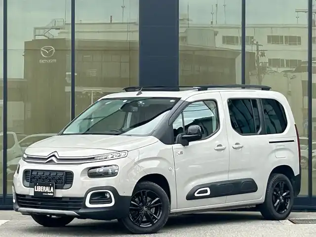 シトロエン シトロエン ベルランゴ シャイン ブルーHDi XTRパック 石川県 2023(令5)年 4.7万km ベージュ パノラマルーフ/衝突軽減ブレーキ/アダプティブクルーズコントロール/ブラインドスポットモニター/純正ディスプレイオーディオ/AppleCarPlay/バックカメラ/サイドカメラ/クリアランスソナー/ETC/ドライブレコーダー