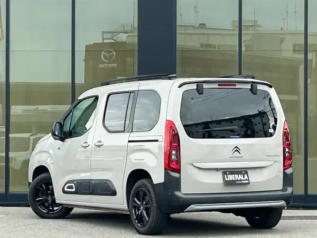 シトロエン シトロエン ベルランゴ シャイン ブルーHDi XTRパック 石川県 2023(令5)年 4.7万km ベージュ パノラマルーフ/衝突軽減ブレーキ/アダプティブクルーズコントロール/ブラインドスポットモニター/純正ディスプレイオーディオ/AppleCarPlay/バックカメラ/サイドカメラ/クリアランスソナー/ETC/ドライブレコーダー