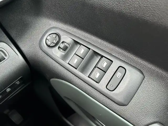 シトロエン シトロエン ベルランゴ シャイン ブルーHDi XTRパック 石川県 2023(令5)年 4.7万km ベージュ パノラマルーフ/衝突軽減ブレーキ/アダプティブクルーズコントロール/ブラインドスポットモニター/純正ディスプレイオーディオ/AppleCarPlay/バックカメラ/サイドカメラ/クリアランスソナー/ETC/ドライブレコーダー