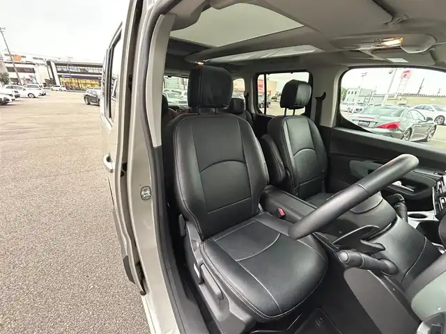 シトロエン シトロエン ベルランゴ シャイン ブルーHDi XTRパック 石川県 2023(令5)年 4.7万km ベージュ パノラマルーフ/衝突軽減ブレーキ/アダプティブクルーズコントロール/ブラインドスポットモニター/純正ディスプレイオーディオ/AppleCarPlay/バックカメラ/サイドカメラ/クリアランスソナー/ETC/ドライブレコーダー