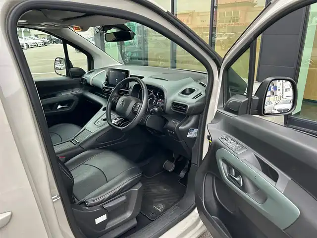 シトロエン シトロエン ベルランゴ シャイン ブルーHDi XTRパック 石川県 2023(令5)年 4.7万km ベージュ パノラマルーフ/衝突軽減ブレーキ/アダプティブクルーズコントロール/ブラインドスポットモニター/純正ディスプレイオーディオ/AppleCarPlay/バックカメラ/サイドカメラ/クリアランスソナー/ETC/ドライブレコーダー