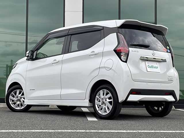 日産 デイズ ハイウェイスターX 福岡県 2020(令2)年 6.1万km ホワイトパール 純正メモリナビ/MM113D-W/BT接続/CD/AM/FM/フルセグTV/アラウンドビューモニター/車線逸脱防止支援システム/ETC/LEDヘッドライト/アイドリングストップ/純正フロアマット/純正ドアバイザー/純正14インチアルミホイール