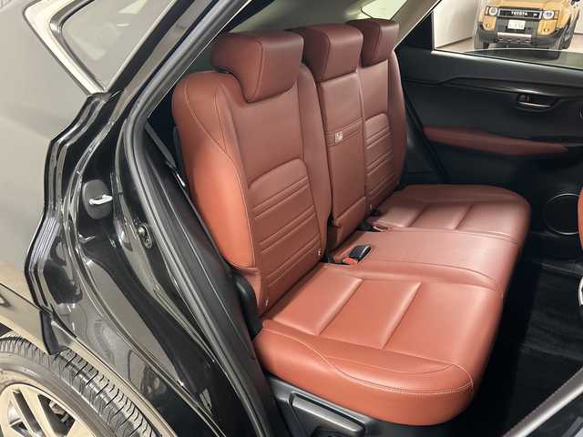 レクサス ＮＸ 200t Iパッケージ 熊本県 2015(平27)年 7.5万km グラファイトブラックガラスフレーク サンルーフ　衝突軽減システム　純正ナビ　バックカメラ　フルセグＴＶ　CD　DVD　Bluetooth　茶革シート　パワーシート　シートヒーター　シートメモリ　ハンドルヒーター　オートホールド　ETC2.0　レーダークルコン　３眼ＬＥＤ　パドルシフト　前後コーナーセンサー　純正フロアマット　純正アルミホイール　取扱説明書　スペアキー