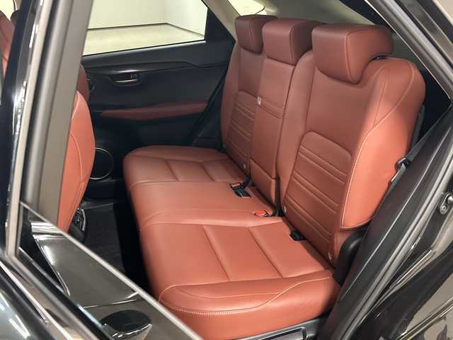 レクサス ＮＸ 200t Iパッケージ 熊本県 2015(平27)年 7.5万km グラファイトブラックガラスフレーク サンルーフ　衝突軽減システム　純正ナビ　バックカメラ　フルセグＴＶ　CD　DVD　Bluetooth　茶革シート　パワーシート　シートヒーター　シートメモリ　ハンドルヒーター　オートホールド　ETC2.0　レーダークルコン　３眼ＬＥＤ　パドルシフト　前後コーナーセンサー　純正フロアマット　純正アルミホイール　取扱説明書　スペアキー