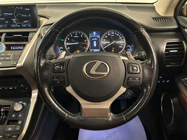 レクサス ＮＸ 200t Iパッケージ 熊本県 2015(平27)年 7.5万km グラファイトブラックガラスフレーク サンルーフ　衝突軽減システム　純正ナビ　バックカメラ　フルセグＴＶ　CD　DVD　Bluetooth　茶革シート　パワーシート　シートヒーター　シートメモリ　ハンドルヒーター　オートホールド　ETC2.0　レーダークルコン　３眼ＬＥＤ　パドルシフト　前後コーナーセンサー　純正フロアマット　純正アルミホイール　取扱説明書　スペアキー