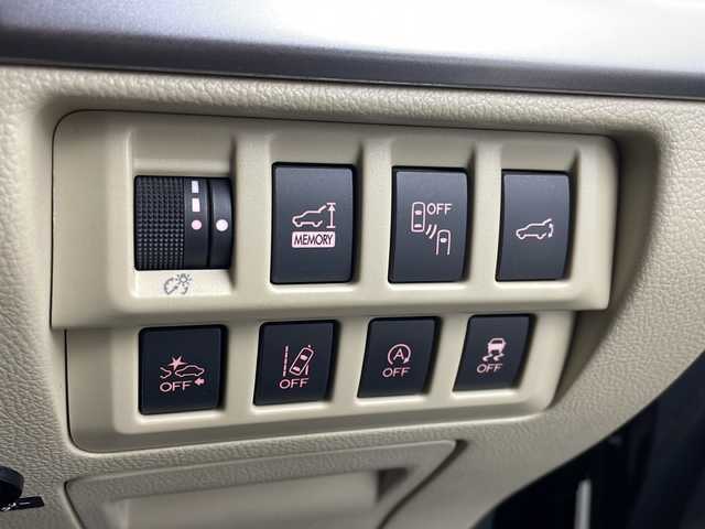 スバル アウトバック リミテッド 愛知県 2017(平29)年 5.4万km クリスタルブラックシリカ DIATONEサウンドビルトイン8インチナビ/【Bluetooth/フルセグTV/CD/DVD/Apple Carplay/USB】/衝突被害軽減ブレーキ/コーナーセンサー/レーダークルーズコントロール/レーンアシスト/横滑り防止装置/誤発進抑制防止機能/ブラインドスポットモニター/横滑り防止装置/パドルシフト/レザーシート/メモリーシート/前席パワーシート/全席シートヒーター/ステアリングヒーター/パワーバックドア/サイド/バックカメラ/ETC/ドライブレコーダー/プッシュスタート/スペアキー/LEDオートライト/純正18インチアルミホイール/電動格納ミラー