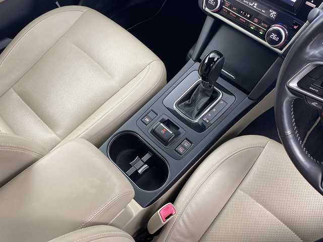 スバル アウトバック リミテッド 愛知県 2017(平29)年 5.4万km クリスタルブラックシリカ DIATONEサウンドビルトイン8インチナビ/【Bluetooth/フルセグTV/CD/DVD/Apple Carplay/USB】/衝突被害軽減ブレーキ/コーナーセンサー/レーダークルーズコントロール/レーンアシスト/横滑り防止装置/誤発進抑制防止機能/ブラインドスポットモニター/横滑り防止装置/パドルシフト/レザーシート/メモリーシート/前席パワーシート/全席シートヒーター/ステアリングヒーター/パワーバックドア/サイド/バックカメラ/ETC/ドライブレコーダー/プッシュスタート/スペアキー/LEDオートライト/純正18インチアルミホイール/電動格納ミラー