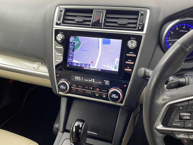 スバル アウトバック リミテッド 愛知県 2017(平29)年 5.4万km クリスタルブラックシリカ DIATONEサウンドビルトイン8インチナビ/【Bluetooth/フルセグTV/CD/DVD/Apple Carplay/USB】/衝突被害軽減ブレーキ/コーナーセンサー/レーダークルーズコントロール/レーンアシスト/横滑り防止装置/誤発進抑制防止機能/ブラインドスポットモニター/横滑り防止装置/パドルシフト/レザーシート/メモリーシート/前席パワーシート/全席シートヒーター/ステアリングヒーター/パワーバックドア/サイド/バックカメラ/ETC/ドライブレコーダー/プッシュスタート/スペアキー/LEDオートライト/純正18インチアルミホイール/電動格納ミラー