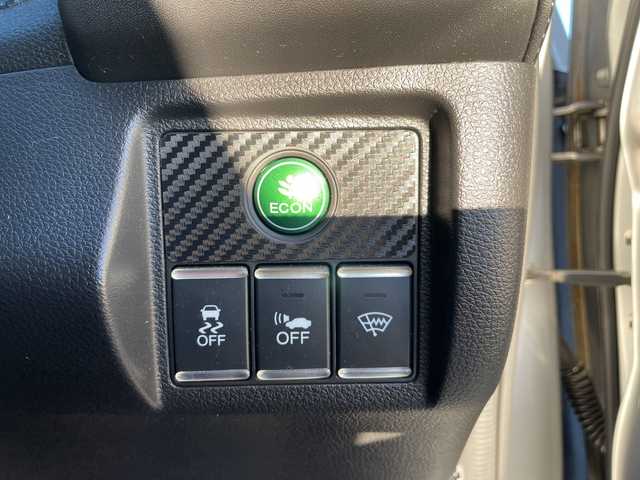 ホンダ ヴェゼル ハイブリッド X 石川県 2014(平26)年 8.8万km シルバー ４ＷＤ　社外メモリーナビ　フルセグＴＶ　社外マフラー　安心パッケージ　クルーズコントロール　スマートキー　プッシュスタート　シートカバー　コンフォートビュー　シートヒーター　オートライト