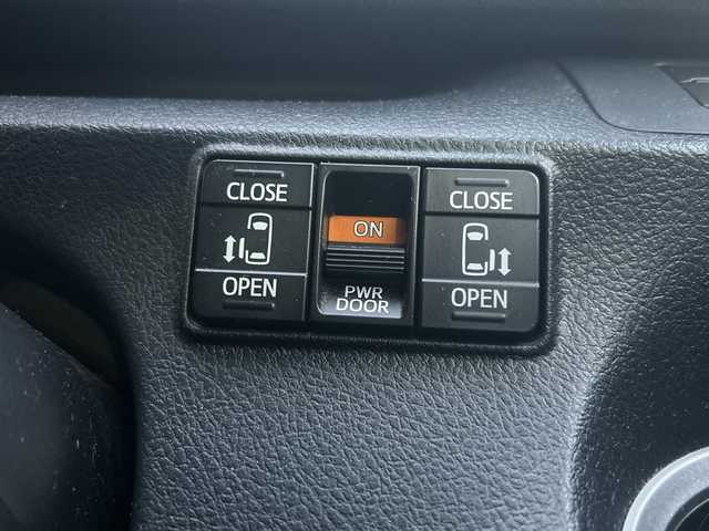 トヨタ シエンタ G クエロ 滋賀県 2018(平30)年 9万km ブラックマイカ ワンオーナー/社外ナビ　【ECLIPSE】/　【AM・FM/DISC/SD/USB/Bluetooth/TV】/バックカメラ/両側パワースライドドア/ハーフレザーシート/レーンキープアシスト/衝突軽減防止システム/横滑り防止システム/アイドリングストップ/Autoライト/Autoハイビーム/プッシュスタート/電格ミラー/ウィンカーミラー/ドライブレコーダー/ETC/スタッドレスタイヤ有