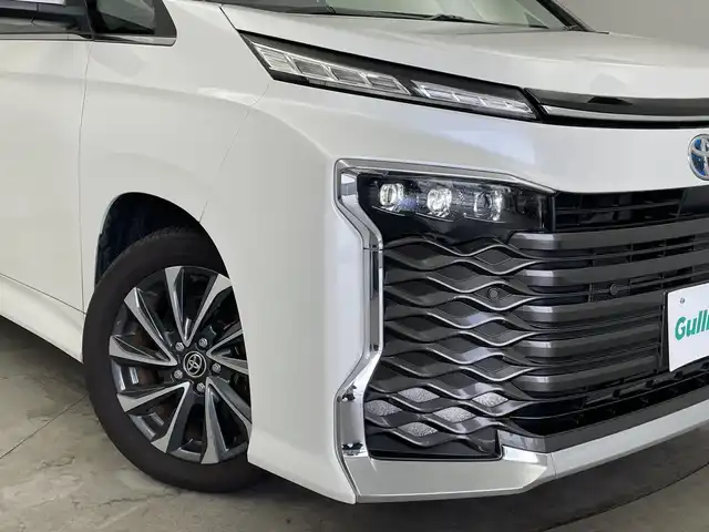 トヨタ ヴォクシー ハイブリッド S－Z 新潟県 2022(令4)年 4.4万km ホワイトパールクリスタルシャイン 純正ディスプレイオーディオナビ/【フルセグTV/AM/FM/Bluetooth//　USB/CD/DVD/Miracast】/バックカメラ/Toyota Safety Sense/・プリクラッシュセーフティ/・レーントレーシングアシスト/・レーンディパーチャーアラート/・レーダークルーズコントロール/・アダプティブハイビームシステム/・ブラインドスポットモニター/・ロードサインアシストト/・プロアクティブドライビングアシスト/・フロント・リヤクロストラフィックアラート/・レーンチェンジアシスト/・パーキングサポートブレーキ/・安心降車アシスト/・コーナーセンサー/快適利便パッケージHigh/両側パワースライドドア/パワーバックドア/ETC2.0/運転席・助手席・2列目シートヒーター/アクセサリーコンセント（100V1500W）/電動パーキングブレーキ/オートホールド/横滑り防止装置