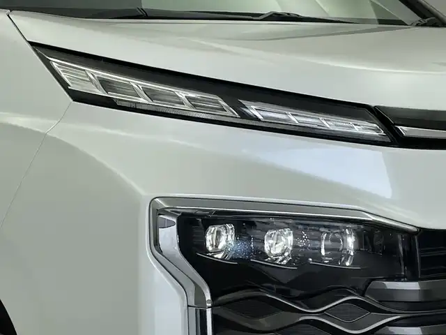 トヨタ ヴォクシー ハイブリッド S－Z 新潟県 2022(令4)年 4.4万km ホワイトパールクリスタルシャイン 純正ディスプレイオーディオナビ/【フルセグTV/AM/FM/Bluetooth//　USB/CD/DVD/Miracast】/バックカメラ/Toyota Safety Sense/・プリクラッシュセーフティ/・レーントレーシングアシスト/・レーンディパーチャーアラート/・レーダークルーズコントロール/・アダプティブハイビームシステム/・ブラインドスポットモニター/・ロードサインアシストト/・プロアクティブドライビングアシスト/・フロント・リヤクロストラフィックアラート/・レーンチェンジアシスト/・パーキングサポートブレーキ/・安心降車アシスト/・コーナーセンサー/快適利便パッケージHigh/両側パワースライドドア/パワーバックドア/ETC2.0/運転席・助手席・2列目シートヒーター/アクセサリーコンセント（100V1500W）/電動パーキングブレーキ/オートホールド/横滑り防止装置
