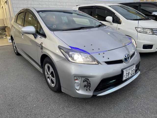 トヨタ プリウス S 福岡県 2013(平25)年 2.7万km シルバー (株)IDOMが運営する【じしゃロン八幡西店】の自社ローン専用車両になります。こちらは現金またはオートローンご利用時の価格です。自社ローンご希望の方は別途その旨お申付け下さい/社外パーツ多数