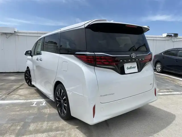 トヨタ アルファードハイブリット エグゼクティブ ラウンジ 広島県 2025(令7)年 0.1万km未満 プラチナホワイトパールマイカ ワンオーナー/トヨタチームメイト/ベージュプレミアムナッパ革シート/左右独立ムーンルーフ/純正OP:19インチアルミホイール/JBLプレミアムサウンドシステム/14インチリアエンターテイメント/14インチディスプレイオーディオプラス/エグゼクティブラウンジシート/デジタルインナーミラー/カラーヘッドアップディスプレイ/パノラミックビューカメラ/フルセグTV・スマートキー/保証書あり/取り扱い説明書あり/スペア（スマートキー）あり