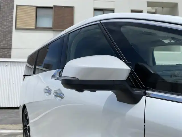 トヨタ アルファードハイブリット エグゼクティブ ラウンジ 広島県 2025(令7)年 0.1万km未満 プラチナホワイトパールマイカ ワンオーナー/トヨタチームメイト/ベージュプレミアムナッパ革シート/左右独立ムーンルーフ/純正OP:19インチアルミホイール/JBLプレミアムサウンドシステム/14インチリアエンターテイメント/14インチディスプレイオーディオプラス/エグゼクティブラウンジシート/デジタルインナーミラー/カラーヘッドアップディスプレイ/パノラミックビューカメラ/フルセグTV・スマートキー/保証書あり/取り扱い説明書あり/スペア（スマートキー）あり