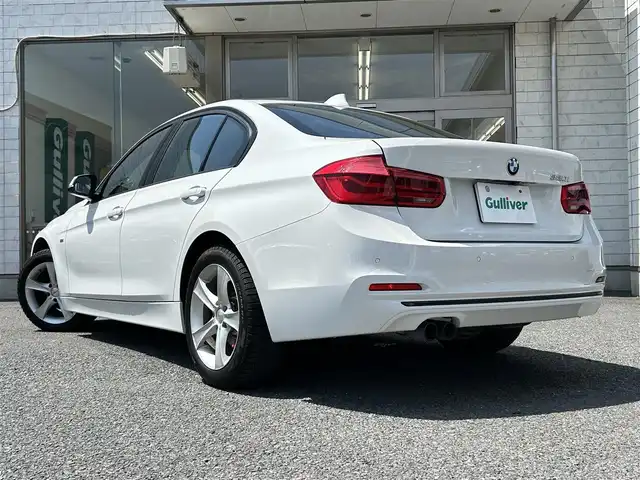 ＢＭＷ ３２０ｉ スポーツ 埼玉県 2017(平29)年 1.7万km アルピンホワイトⅢ メーカーHDDナビ/バックカメラ/パワーシート/スマートキー/ETC/プッシュスタート/LEDヘッドライト/保証書/取扱説明書/記録簿/スペアキー/純正AW付きノーマルタイヤ積込