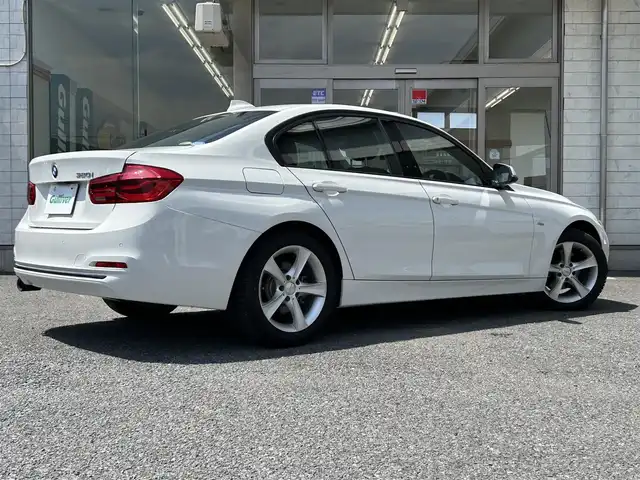 ＢＭＷ ３２０ｉ スポーツ 埼玉県 2017(平29)年 1.7万km アルピンホワイトⅢ メーカーHDDナビ/バックカメラ/パワーシート/スマートキー/ETC/プッシュスタート/LEDヘッドライト/保証書/取扱説明書/記録簿/スペアキー/純正AW付きノーマルタイヤ積込
