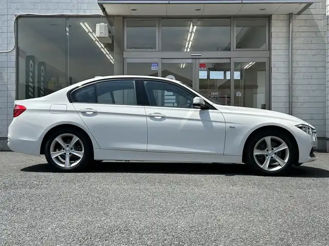 ＢＭＷ ３２０ｉ スポーツ 埼玉県 2017(平29)年 1.7万km アルピンホワイトⅢ メーカーHDDナビ/バックカメラ/パワーシート/スマートキー/ETC/プッシュスタート/LEDヘッドライト/保証書/取扱説明書/記録簿/スペアキー/純正AW付きノーマルタイヤ積込