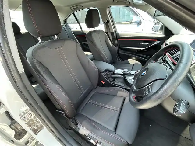 ＢＭＷ ３２０ｉ スポーツ 埼玉県 2017(平29)年 1.7万km アルピンホワイトⅢ メーカーHDDナビ/バックカメラ/パワーシート/スマートキー/ETC/プッシュスタート/LEDヘッドライト/保証書/取扱説明書/記録簿/スペアキー/純正AW付きノーマルタイヤ積込