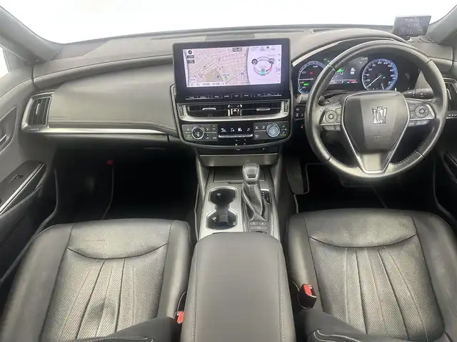 トヨタ クラウン ハイブリッド RS リミテッドⅡ 愛知県 2021(令3)年 6.4万km プレシャスホワイトパール ワンオーナー/220クラウン後期型/寒冷地仕様/RSlimited2特別仕様車/　　・3眼ヘッドライト/　　・LEDクリアランスランプ/　　・LEDシーケンシャルランプ/　　・フロントフォグランプリング/　　・漆黒メッキモール付フロントグリル＆バンパー/　　・スモークメッキラゲージガーニッシュ/　　・専用18インチマットブラック塗装アルミホイール/　　・本革シート/　　・前席シートベンチレーション/　　・メタル調センターコンソール/　　・ドアトリム（ダークグレー）/　　・スマートキー（専用ガンメタリックカラー）/　　・イージークローザー（全ドア）/　　・ディーラーオプションフロアマット/ドライブレコーダー（前方）/HUD/純正コネクテッドナビ付ディスプレイオーディオ/　　・CD/DVD/BT/フルセグTV/パノラミックビューモニター/ビルトインETC2.0/TRDプッシュボタン/ステアリングリモコン/ステアリングヒーター/パワーシート（前席）/シートヒーター（前席）/電動式リヤサンシェード/BSM/トヨタセーフティセンス/インテリジェントクリアランスソナー/取扱説明書/保証書
