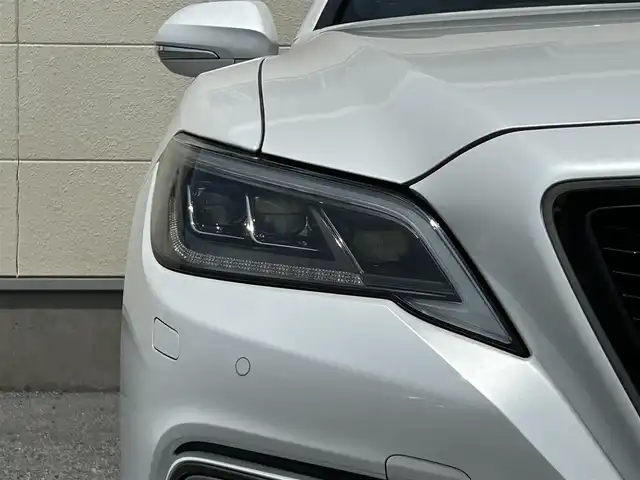 トヨタ クラウン ハイブリッド RS リミテッドⅡ 茨城県 2021(令3)年 6.4万km プレシャスホワイトパール ワンオーナー/220クラウン後期型/寒冷地仕様/RSlimited2特別仕様車/　　・3眼ヘッドライト/　　・LEDクリアランスランプ/　　・LEDシーケンシャルランプ/　　・フロントフォグランプリング/　　・漆黒メッキモール付フロントグリル＆バンパー/　　・スモークメッキラゲージガーニッシュ/　　・専用18インチマットブラック塗装アルミホイール/　　・本革シート/　　・前席シートベンチレーション/　　・メタル調センターコンソール/　　・ドアトリム（ダークグレー）/　　・スマートキー（専用ガンメタリックカラー）/　　・イージークローザー（全ドア）/　　・ディーラーオプションフロアマット/ドライブレコーダー（前方）/HUD/純正コネクテッドナビ付ディスプレイオーディオ/　　・CD/DVD/BT/フルセグTV/パノラミックビューモニター/ビルトインETC2.0/TRDプッシュボタン/ステアリングリモコン/ステアリングヒーター/パワーシート（前席）/シートヒーター（前席）/電動式リヤサンシェード/BSM/トヨタセーフティセンス/インテリジェントクリアランスソナー/取扱説明書/保証書