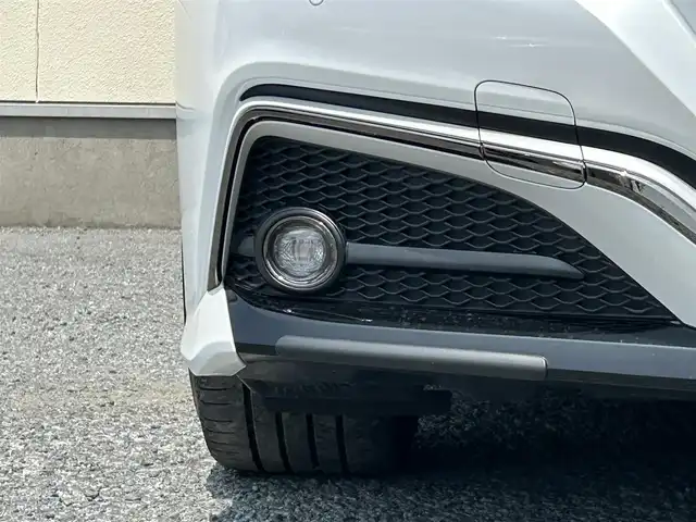 トヨタ クラウン ハイブリッド RS リミテッドⅡ 茨城県 2021(令3)年 6.4万km プレシャスホワイトパール ワンオーナー/220クラウン後期型/寒冷地仕様/RSlimited2特別仕様車/　　・3眼ヘッドライト/　　・LEDクリアランスランプ/　　・LEDシーケンシャルランプ/　　・フロントフォグランプリング/　　・漆黒メッキモール付フロントグリル＆バンパー/　　・スモークメッキラゲージガーニッシュ/　　・専用18インチマットブラック塗装アルミホイール/　　・本革シート/　　・前席シートベンチレーション/　　・メタル調センターコンソール/　　・ドアトリム（ダークグレー）/　　・スマートキー（専用ガンメタリックカラー）/　　・イージークローザー（全ドア）/　　・ディーラーオプションフロアマット/ドライブレコーダー（前方）/HUD/純正コネクテッドナビ付ディスプレイオーディオ/　　・CD/DVD/BT/フルセグTV/パノラミックビューモニター/ビルトインETC2.0/TRDプッシュボタン/ステアリングリモコン/ステアリングヒーター/パワーシート（前席）/シートヒーター（前席）/電動式リヤサンシェード/BSM/トヨタセーフティセンス/インテリジェントクリアランスソナー/取扱説明書/保証書