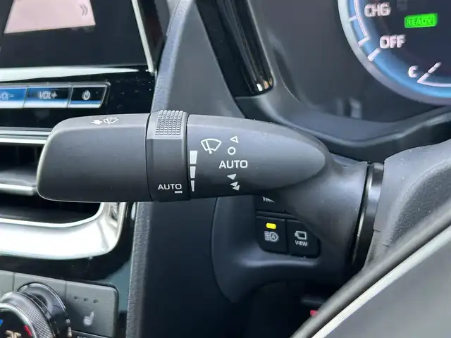 トヨタ クラウン ハイブリッド RS リミテッドⅡ 茨城県 2021(令3)年 6.4万km プレシャスホワイトパール ワンオーナー/220クラウン後期型/寒冷地仕様/RSlimited2特別仕様車/　　・3眼ヘッドライト/　　・LEDクリアランスランプ/　　・LEDシーケンシャルランプ/　　・フロントフォグランプリング/　　・漆黒メッキモール付フロントグリル＆バンパー/　　・スモークメッキラゲージガーニッシュ/　　・専用18インチマットブラック塗装アルミホイール/　　・本革シート/　　・前席シートベンチレーション/　　・メタル調センターコンソール/　　・ドアトリム（ダークグレー）/　　・スマートキー（専用ガンメタリックカラー）/　　・イージークローザー（全ドア）/　　・ディーラーオプションフロアマット/ドライブレコーダー（前方）/HUD/純正コネクテッドナビ付ディスプレイオーディオ/　　・CD/DVD/BT/フルセグTV/パノラミックビューモニター/ビルトインETC2.0/TRDプッシュボタン/ステアリングリモコン/ステアリングヒーター/パワーシート（前席）/シートヒーター（前席）/電動式リヤサンシェード/BSM/トヨタセーフティセンス/インテリジェントクリアランスソナー/取扱説明書/保証書