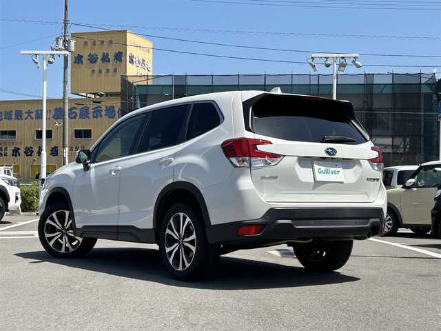 スバル フォレスター プレミアム 愛媛県 2019(令1)年 4.8万km クリスタルホワイトP 登録時走行距離：47972km/純正メーカーオプションナビ/CD/DVD/TV/Bluetooth/バックサイドフロントカメラ/純正前部ドライブレコーダー/ＥＴＣ/衝突軽減システム/横滑り防止装置/レーンキープアシスト/レーダークルーズコントロール/前席パワーシート/全席シートヒーター/ハンドルヒーター/Ｗサイドエアバッグ/ＬＥＤヘッドライト/ＬＥＤフォグライト/オートライト/エンジンスタートボタン/スマートキー/純正フロアマット