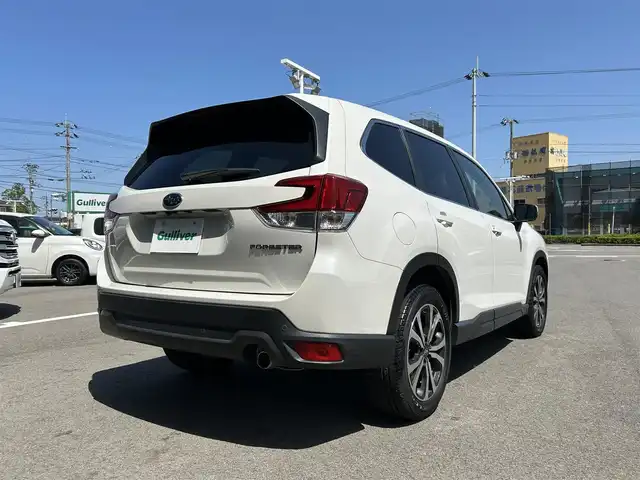 スバル フォレスター プレミアム 愛媛県 2019(令1)年 4.8万km クリスタルホワイトP 登録時走行距離：47972km/純正メーカーオプションナビ/CD/DVD/TV/Bluetooth/バックサイドフロントカメラ/純正前部ドライブレコーダー/ＥＴＣ/衝突軽減システム/横滑り防止装置/レーンキープアシスト/レーダークルーズコントロール/前席パワーシート/全席シートヒーター/ハンドルヒーター/Ｗサイドエアバッグ/ＬＥＤヘッドライト/ＬＥＤフォグライト/オートライト/エンジンスタートボタン/スマートキー/純正フロアマット