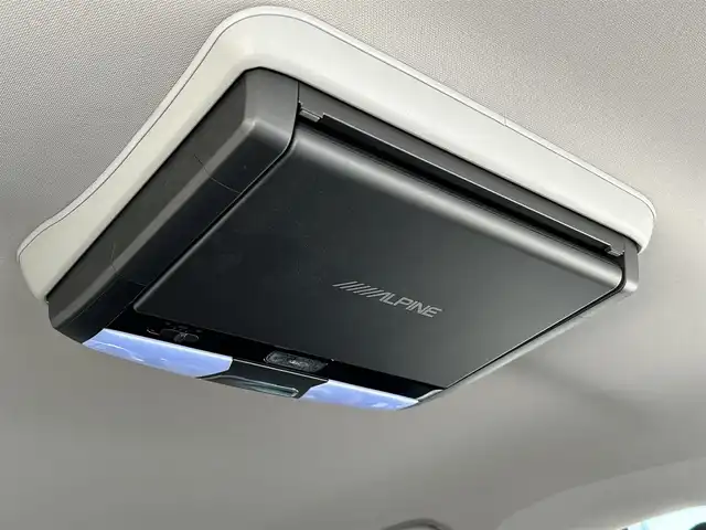 スバル フォレスター プレミアム 愛媛県 2019(令1)年 4.8万km クリスタルホワイトP 登録時走行距離：47972km/純正メーカーオプションナビ/CD/DVD/TV/Bluetooth/バックサイドフロントカメラ/純正前部ドライブレコーダー/ＥＴＣ/衝突軽減システム/横滑り防止装置/レーンキープアシスト/レーダークルーズコントロール/前席パワーシート/全席シートヒーター/ハンドルヒーター/Ｗサイドエアバッグ/ＬＥＤヘッドライト/ＬＥＤフォグライト/オートライト/エンジンスタートボタン/スマートキー/純正フロアマット