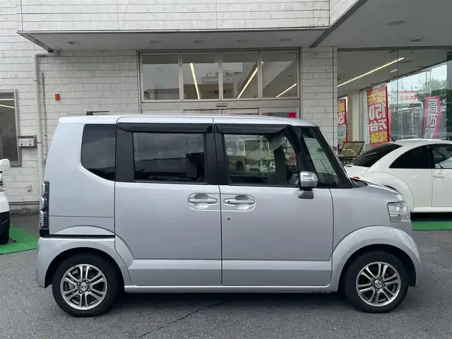ホンダ Ｎ ＢＯＸ G SSパッケージ 東京都 2014(平26)年 4.1万km カトラリーシルバーM ワンオーナー/ディスプレイオーディオ/両側パワースライドドア/デジタルインナーミラー/プッシュスタート/ハロゲンヘッドランプ/電動格納ドアミラー/オートエアコン/ETC/リモコンエンジンスターター/シートリフター/左右独立アームレスト(後席中央)/スペアキー/ステアリングスイッチ/保証書＆取扱説明書