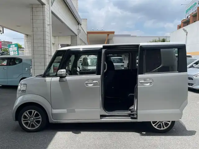 ホンダ Ｎ ＢＯＸ G SSパッケージ 東京都 2014(平26)年 4.1万km カトラリーシルバーM ワンオーナー/ディスプレイオーディオ/両側パワースライドドア/デジタルインナーミラー/プッシュスタート/ハロゲンヘッドランプ/電動格納ドアミラー/オートエアコン/ETC/リモコンエンジンスターター/シートリフター/左右独立アームレスト(後席中央)/スペアキー/ステアリングスイッチ/保証書＆取扱説明書