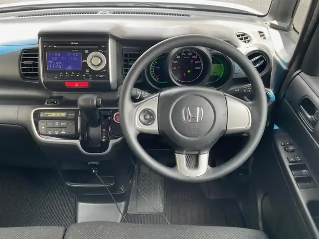 ホンダ Ｎ ＢＯＸ G SSパッケージ 東京都 2014(平26)年 4.1万km カトラリーシルバーM ワンオーナー/ディスプレイオーディオ/両側パワースライドドア/デジタルインナーミラー/プッシュスタート/ハロゲンヘッドランプ/電動格納ドアミラー/オートエアコン/ETC/リモコンエンジンスターター/シートリフター/左右独立アームレスト(後席中央)/スペアキー/ステアリングスイッチ/保証書＆取扱説明書