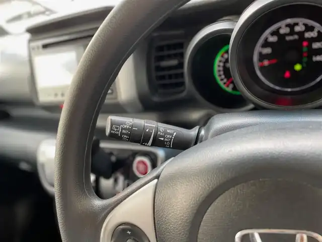 ホンダ Ｎ ＢＯＸ G SSパッケージ 東京都 2014(平26)年 4.1万km カトラリーシルバーM ワンオーナー/ディスプレイオーディオ/両側パワースライドドア/デジタルインナーミラー/プッシュスタート/ハロゲンヘッドランプ/電動格納ドアミラー/オートエアコン/ETC/リモコンエンジンスターター/シートリフター/左右独立アームレスト(後席中央)/スペアキー/ステアリングスイッチ/保証書＆取扱説明書