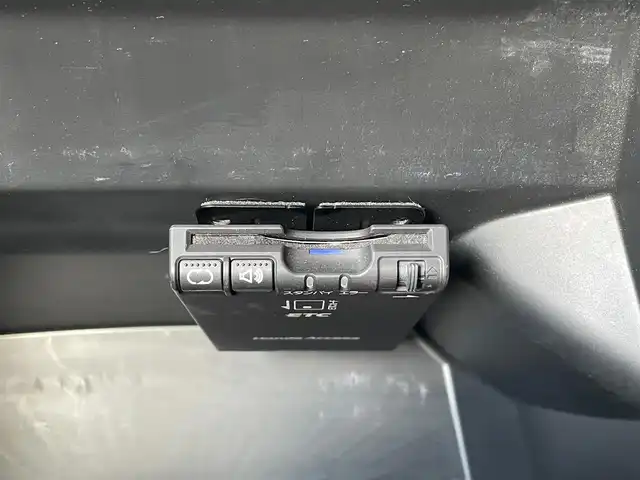 ホンダ Ｎ ＢＯＸ G SSパッケージ 東京都 2014(平26)年 4.1万km カトラリーシルバーM ワンオーナー/ディスプレイオーディオ/両側パワースライドドア/デジタルインナーミラー/プッシュスタート/ハロゲンヘッドランプ/電動格納ドアミラー/オートエアコン/ETC/リモコンエンジンスターター/シートリフター/左右独立アームレスト(後席中央)/スペアキー/ステアリングスイッチ/保証書＆取扱説明書