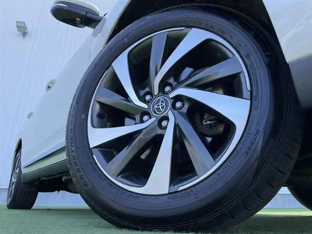 トヨタ ハリアー プレミアム 香川県 2017(平29)年 5.7万km ホワイトパールクリスタルシャイン 登録時走行距離：56378km/ディーラー純正9型ナビ/　CD DVD BT フルセグTV/バックカメラ/純正ドライブレコーダー/ビルトインETC/プリクラッシュセーフティシステム/レーンキープアシスト/レーダークルーズコントロール/クリアランスソナー/オートハイビーム/LEDヘッドライト/オートライト/フォグランプ/パワーバックドア/MTモード付AT/アイドリングストップ/横滑り防止装置/ハーフレザーシート/革巻きステアリング/ステアリングスイッチ/プッシュスタート/スマートキー
