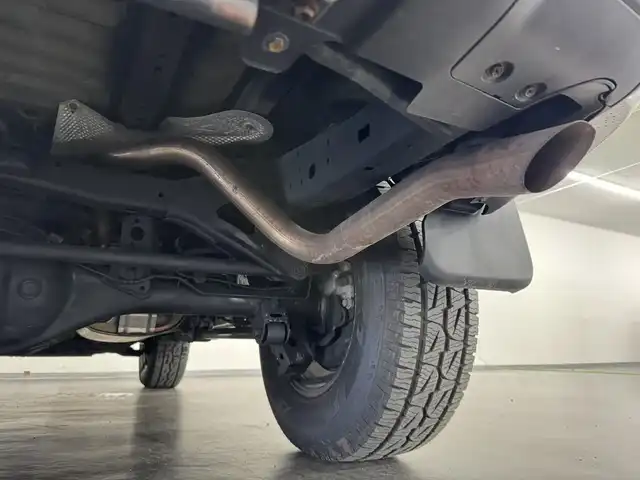 トヨタ ＦＪクルーザー 三重県 2017(平29)年 3.9万km ブラック/ホワイト ガソリン/パートタイム4WD/フロア5AT/純正 7インチナビ NSCD-W66/（FM/AM/CD/TV/SD/Bluetooth/AUX）/バックカメラ/ETC/安全/・バックソナー/・SRS 前席サイドエアバッグ＆前後席カーテンシールドエアバッグ/・EBD付ABS/装備/17インチアルミホイール（RAYS・VOLK RACING TE37XT）（17×8J＋20 139.7-6H）/・【OP】寒冷地仕様（ウインドシールドデアイサー、サイドステップ、リモコン大型ドアミラー（ヒーター付）など）/・【OP】クルーズコントロール/・【OP】リヤデフロック/・【OP】フロントフォグランプ/・マニュアルエアコン/・ステアリングスイッチ/・リヤフォグランプ/・チルトステアリング/・リモコンキーx1/など