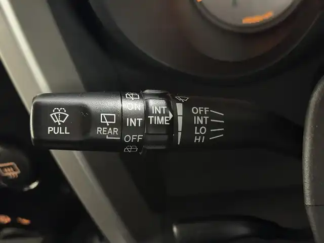トヨタ ＦＪクルーザー 三重県 2017(平29)年 3.9万km ブラック/ホワイト ガソリン/パートタイム4WD/フロア5AT/純正 7インチナビ NSCD-W66/（FM/AM/CD/TV/SD/Bluetooth/AUX）/バックカメラ/ETC/安全/・バックソナー/・SRS 前席サイドエアバッグ＆前後席カーテンシールドエアバッグ/・EBD付ABS/装備/17インチアルミホイール（RAYS・VOLK RACING TE37XT）（17×8J＋20 139.7-6H）/・【OP】寒冷地仕様（ウインドシールドデアイサー、サイドステップ、リモコン大型ドアミラー（ヒーター付）など）/・【OP】クルーズコントロール/・【OP】リヤデフロック/・【OP】フロントフォグランプ/・マニュアルエアコン/・ステアリングスイッチ/・リヤフォグランプ/・チルトステアリング/・リモコンキーx1/など