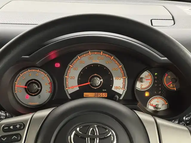 トヨタ ＦＪクルーザー 三重県 2017(平29)年 3.9万km ブラック/ホワイト ガソリン/パートタイム4WD/フロア5AT/純正 7インチナビ NSCD-W66/（FM/AM/CD/TV/SD/Bluetooth/AUX）/バックカメラ/ETC/安全/・バックソナー/・SRS 前席サイドエアバッグ＆前後席カーテンシールドエアバッグ/・EBD付ABS/装備/17インチアルミホイール（RAYS・VOLK RACING TE37XT）（17×8J＋20 139.7-6H）/・【OP】寒冷地仕様（ウインドシールドデアイサー、サイドステップ、リモコン大型ドアミラー（ヒーター付）など）/・【OP】クルーズコントロール/・【OP】リヤデフロック/・【OP】フロントフォグランプ/・マニュアルエアコン/・ステアリングスイッチ/・リヤフォグランプ/・チルトステアリング/・リモコンキーx1/など