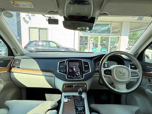 ボルボ ＸＣ９０ T5 AWD モーメンタム 大阪府 2016(平28)年 6.3万km クリスタルホワイトP /禁煙車//9インチタッチスクリーンナビ/・FM・AM・CD・フルセグTV・Applecarplay・AndroidAuto//本革シート(ブロンド)//前席シートヒーター//アダプティブクルーズコントロール//レーンキープエイド//ブラインドスポットインフォシステム//ロードサインインフォメーション//ドライブアラートコントロール//フロント・サイド・バック・全方位カメラ//LEDヘッドライト//フルアクティブハイビーム//ハンズフリーパワーバックドア//ルーフレール//前後ドラレコ//保証書//取扱説明書//スペアキー