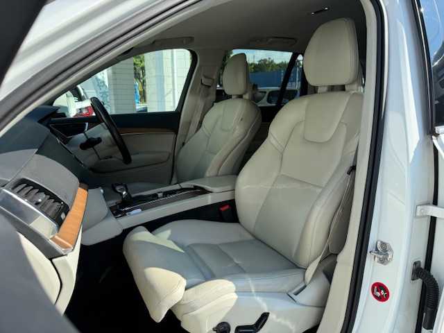 ボルボ ＸＣ９０ T5 AWD モーメンタム 大阪府 2016(平28)年 6.3万km クリスタルホワイトP /禁煙車//9インチタッチスクリーンナビ/・FM・AM・CD・フルセグTV・Applecarplay・AndroidAuto//本革シート(ブロンド)//前席シートヒーター//アダプティブクルーズコントロール//レーンキープエイド//ブラインドスポットインフォシステム//ロードサインインフォメーション//ドライブアラートコントロール//フロント・サイド・バック・全方位カメラ//LEDヘッドライト//フルアクティブハイビーム//ハンズフリーパワーバックドア//ルーフレール//前後ドラレコ//保証書//取扱説明書//スペアキー