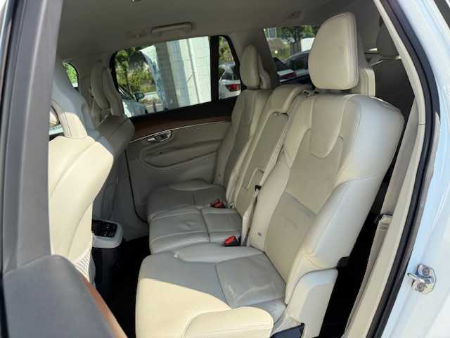 ボルボ ＸＣ９０ T5 AWD モーメンタム 大阪府 2016(平28)年 6.3万km クリスタルホワイトP /禁煙車//9インチタッチスクリーンナビ/・FM・AM・CD・フルセグTV・Applecarplay・AndroidAuto//本革シート(ブロンド)//前席シートヒーター//アダプティブクルーズコントロール//レーンキープエイド//ブラインドスポットインフォシステム//ロードサインインフォメーション//ドライブアラートコントロール//フロント・サイド・バック・全方位カメラ//LEDヘッドライト//フルアクティブハイビーム//ハンズフリーパワーバックドア//ルーフレール//前後ドラレコ//保証書//取扱説明書//スペアキー