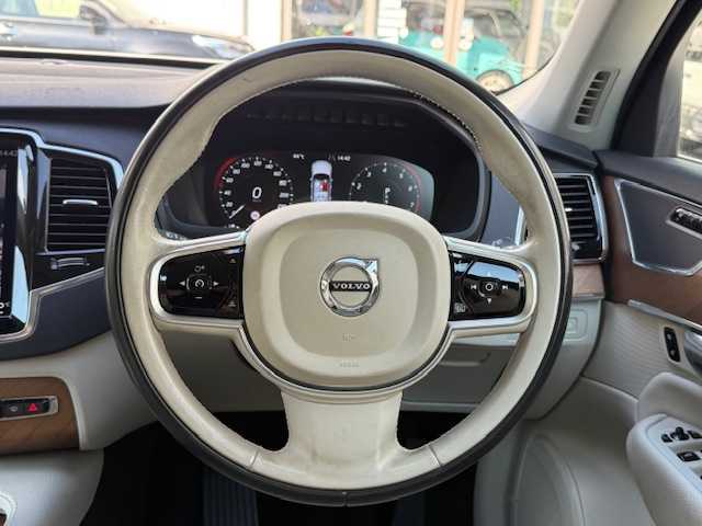 ボルボ ＸＣ９０ T5 AWD モーメンタム 大阪府 2016(平28)年 6.3万km クリスタルホワイトP /禁煙車//9インチタッチスクリーンナビ/・FM・AM・CD・フルセグTV・Applecarplay・AndroidAuto//本革シート(ブロンド)//前席シートヒーター//アダプティブクルーズコントロール//レーンキープエイド//ブラインドスポットインフォシステム//ロードサインインフォメーション//ドライブアラートコントロール//フロント・サイド・バック・全方位カメラ//LEDヘッドライト//フルアクティブハイビーム//ハンズフリーパワーバックドア//ルーフレール//前後ドラレコ//保証書//取扱説明書//スペアキー