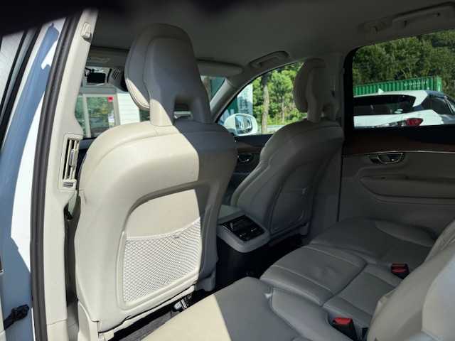 ボルボ ＸＣ９０ T5 AWD モーメンタム 大阪府 2016(平28)年 6.3万km クリスタルホワイトP /禁煙車//9インチタッチスクリーンナビ/・FM・AM・CD・フルセグTV・Applecarplay・AndroidAuto//本革シート(ブロンド)//前席シートヒーター//アダプティブクルーズコントロール//レーンキープエイド//ブラインドスポットインフォシステム//ロードサインインフォメーション//ドライブアラートコントロール//フロント・サイド・バック・全方位カメラ//LEDヘッドライト//フルアクティブハイビーム//ハンズフリーパワーバックドア//ルーフレール//前後ドラレコ//保証書//取扱説明書//スペアキー
